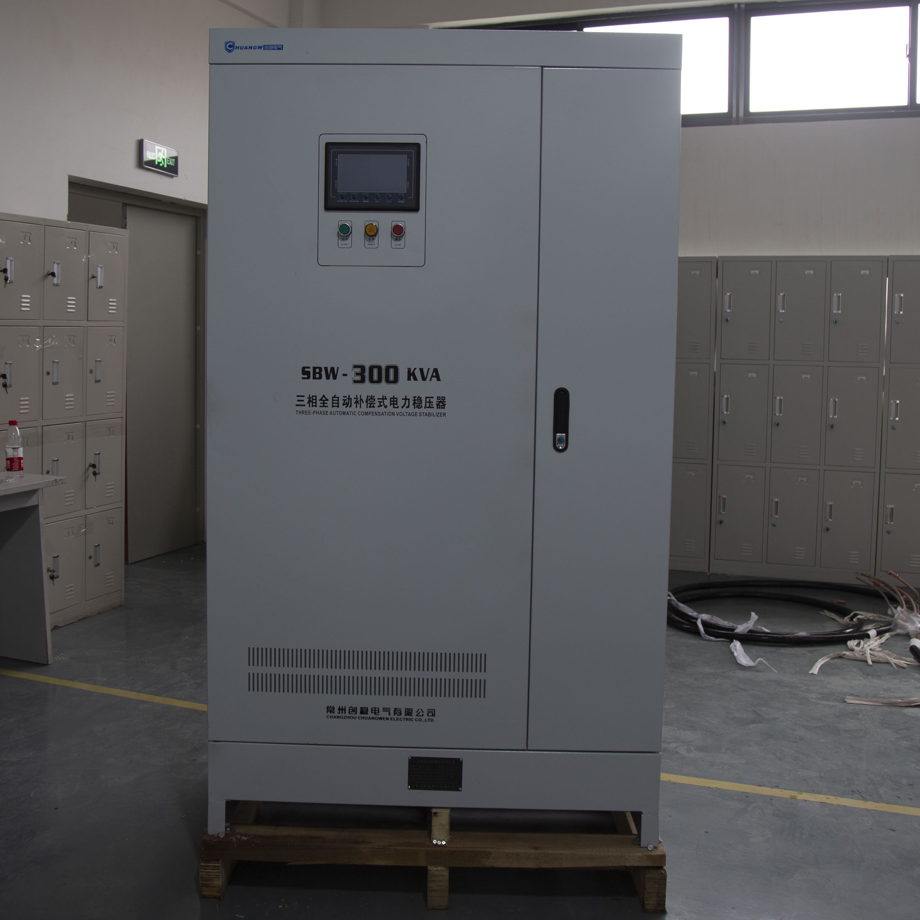 三相補償型柱式交流自動穩(wěn)壓器